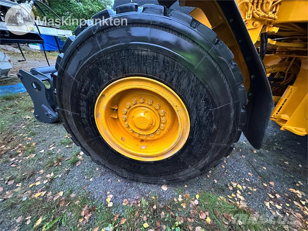 Volvo L70F Riteņu buldozeri