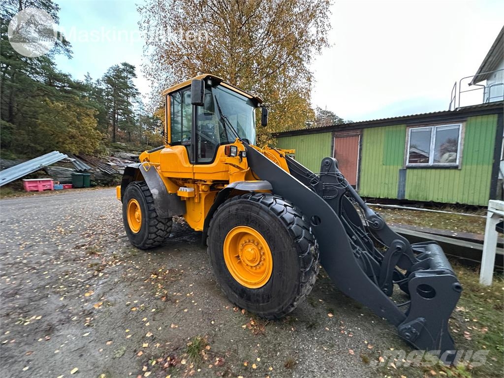 Volvo L70F Riteņu buldozeri