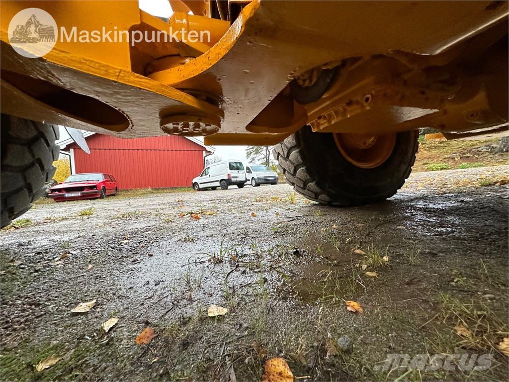 Volvo L70F Riteņu buldozeri