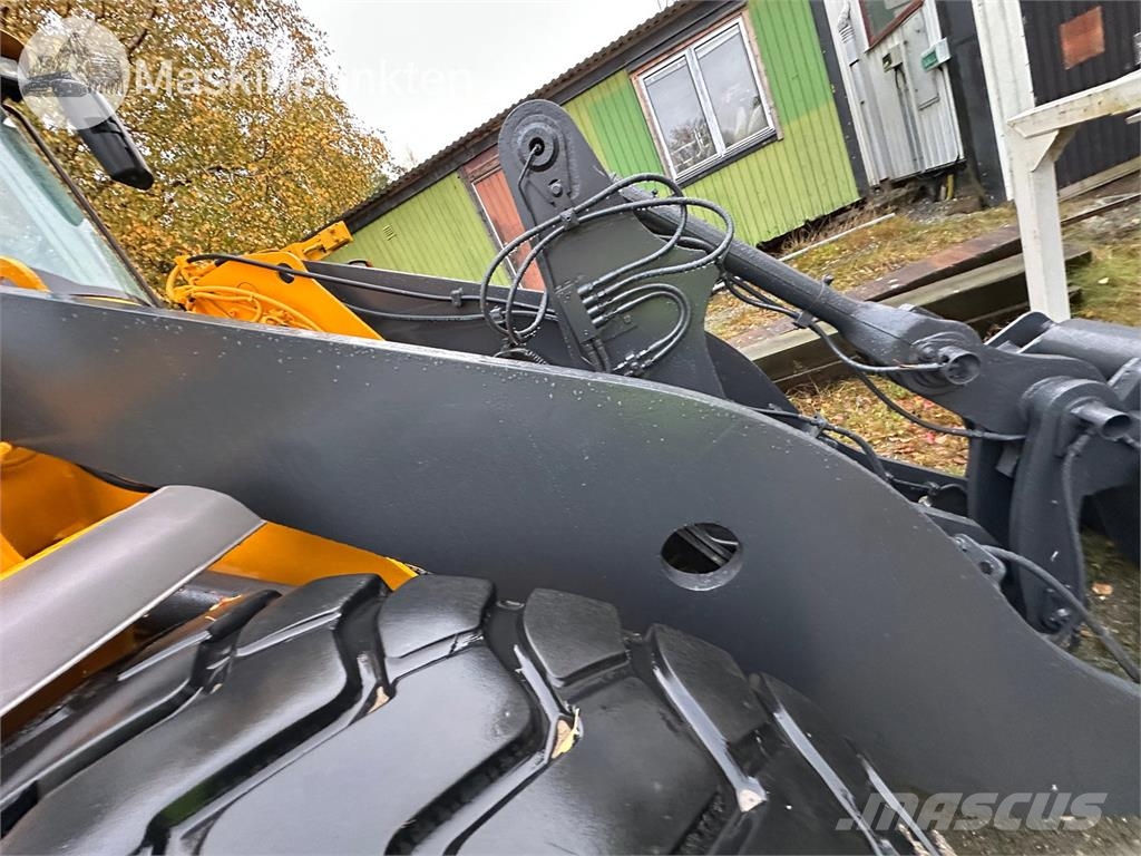 Volvo L70F Riteņu buldozeri