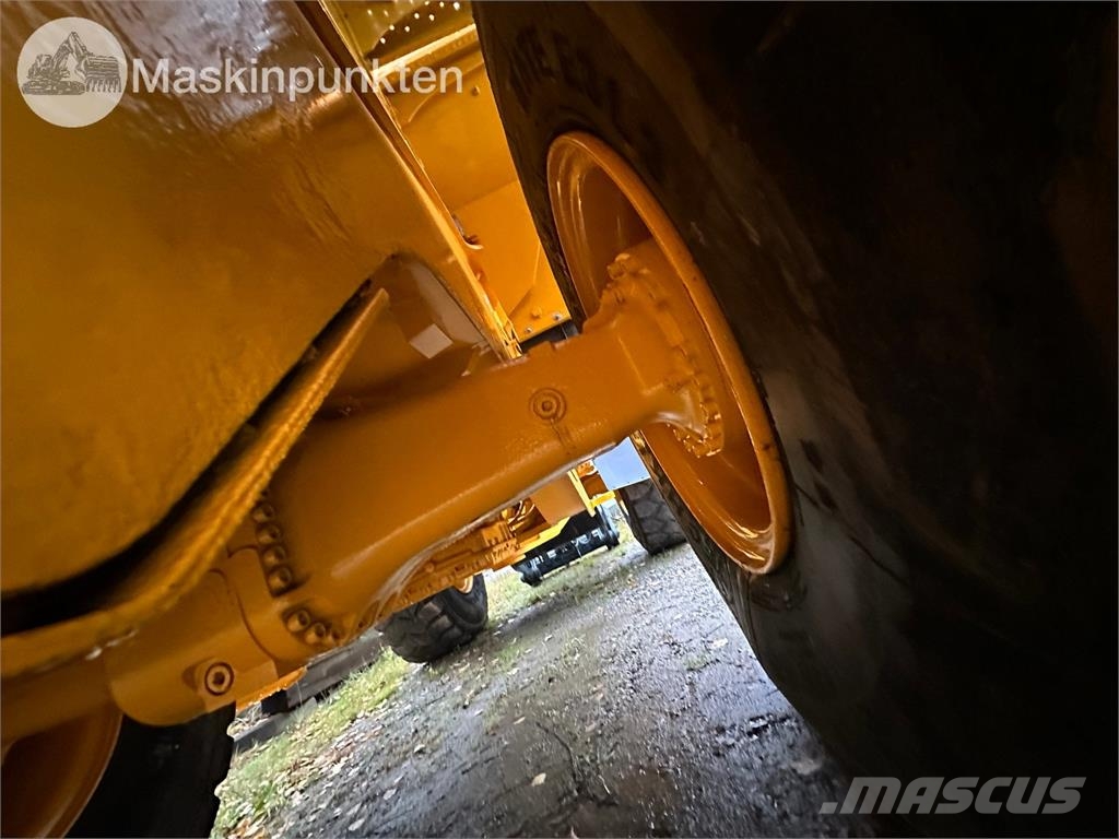 Volvo L70F Riteņu buldozeri