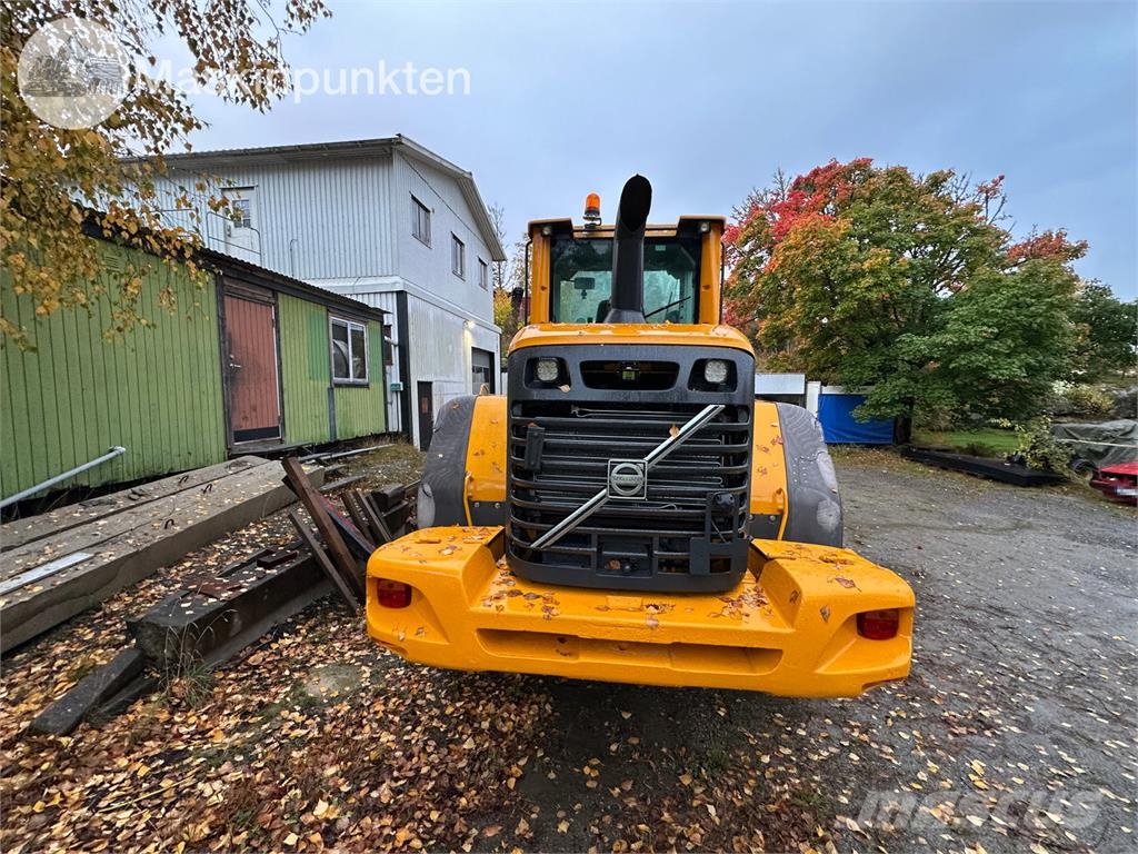 Volvo L70F Riteņu buldozeri