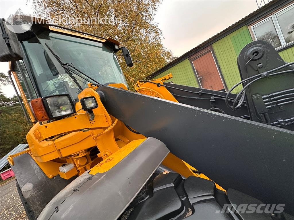 Volvo L70F Riteņu buldozeri