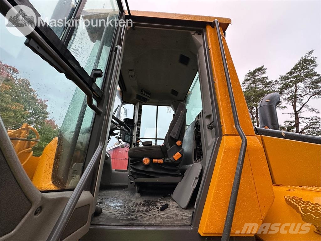 Volvo L70F Riteņu buldozeri