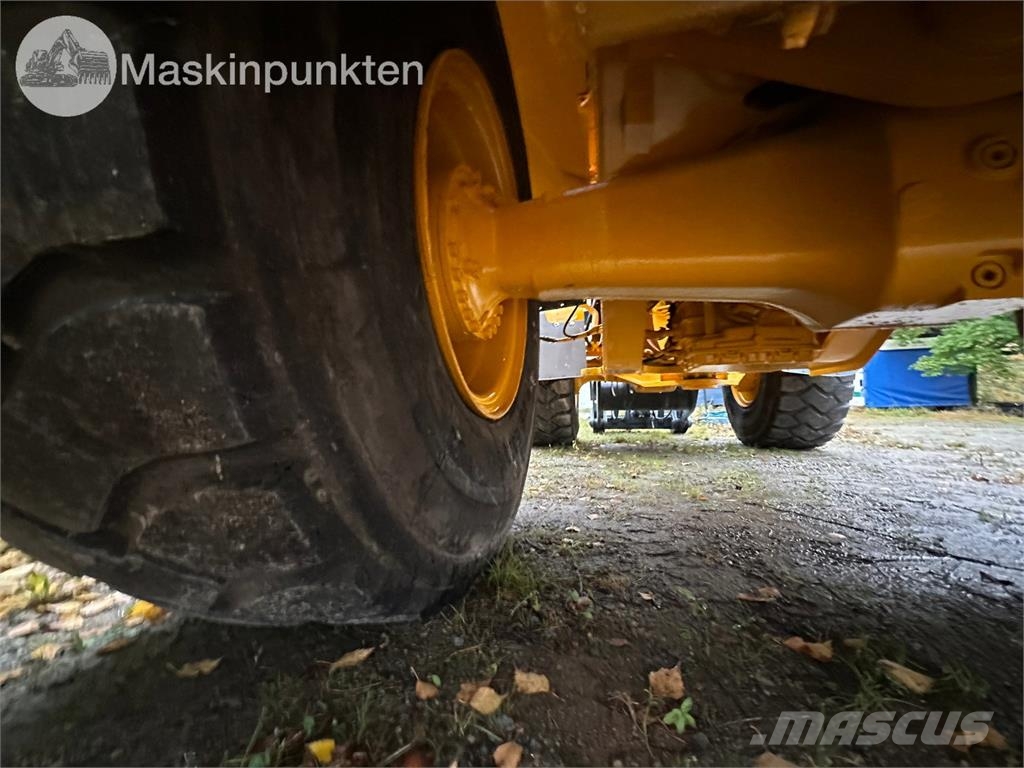Volvo L70F Riteņu buldozeri