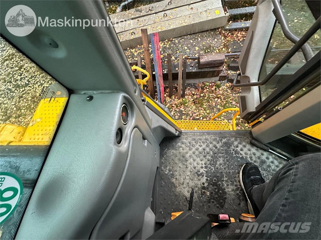 Volvo L70F Riteņu buldozeri