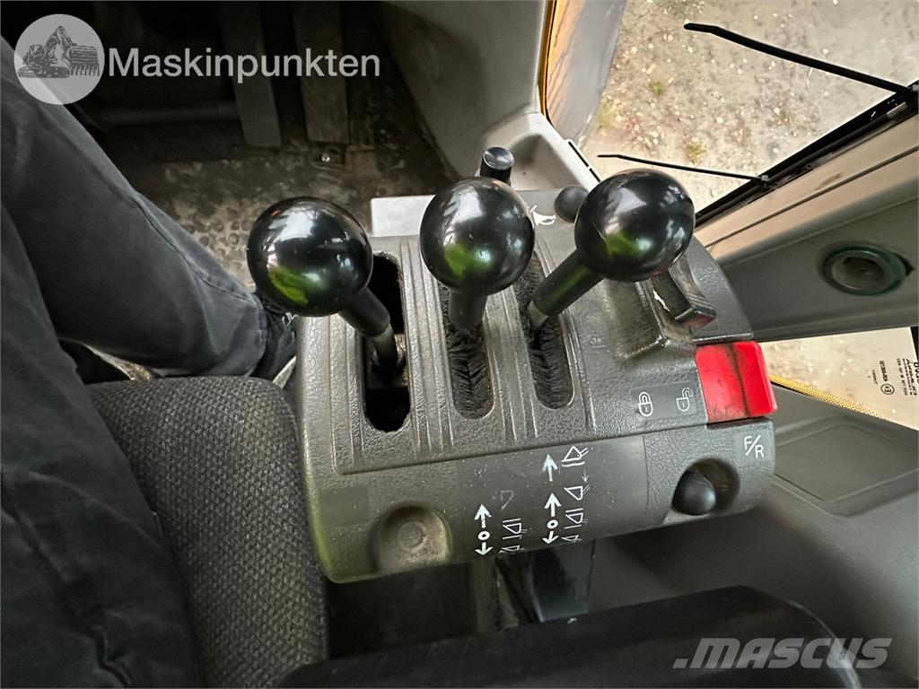 Volvo L70F Riteņu buldozeri