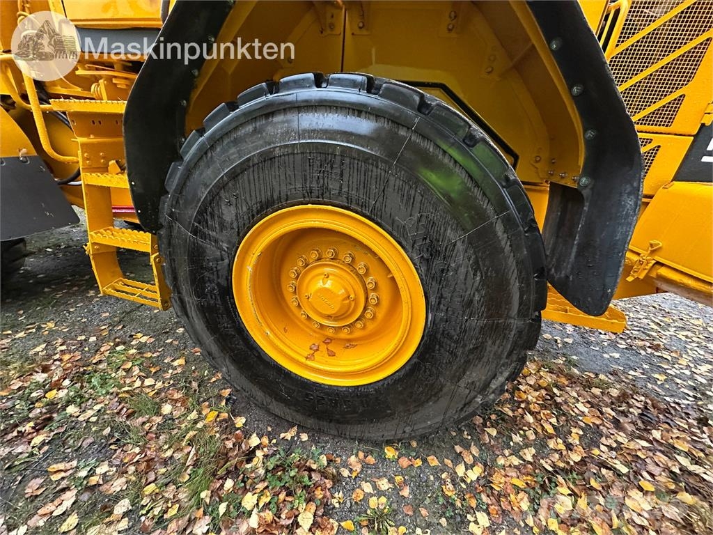 Volvo L70F Riteņu buldozeri