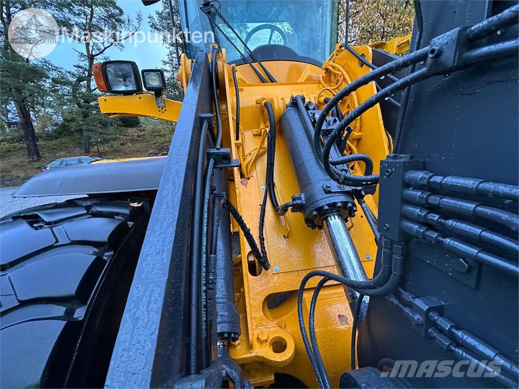 Volvo L70F Riteņu buldozeri