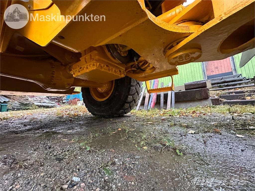 Volvo L70F Riteņu buldozeri