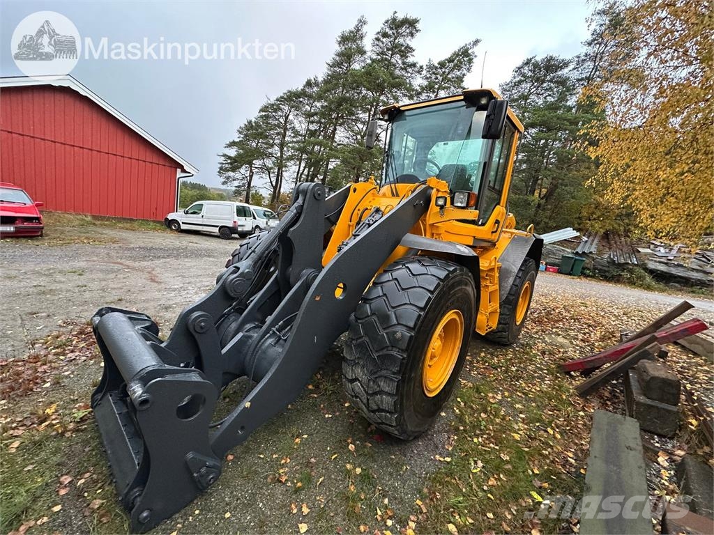 Volvo L70F Riteņu buldozeri
