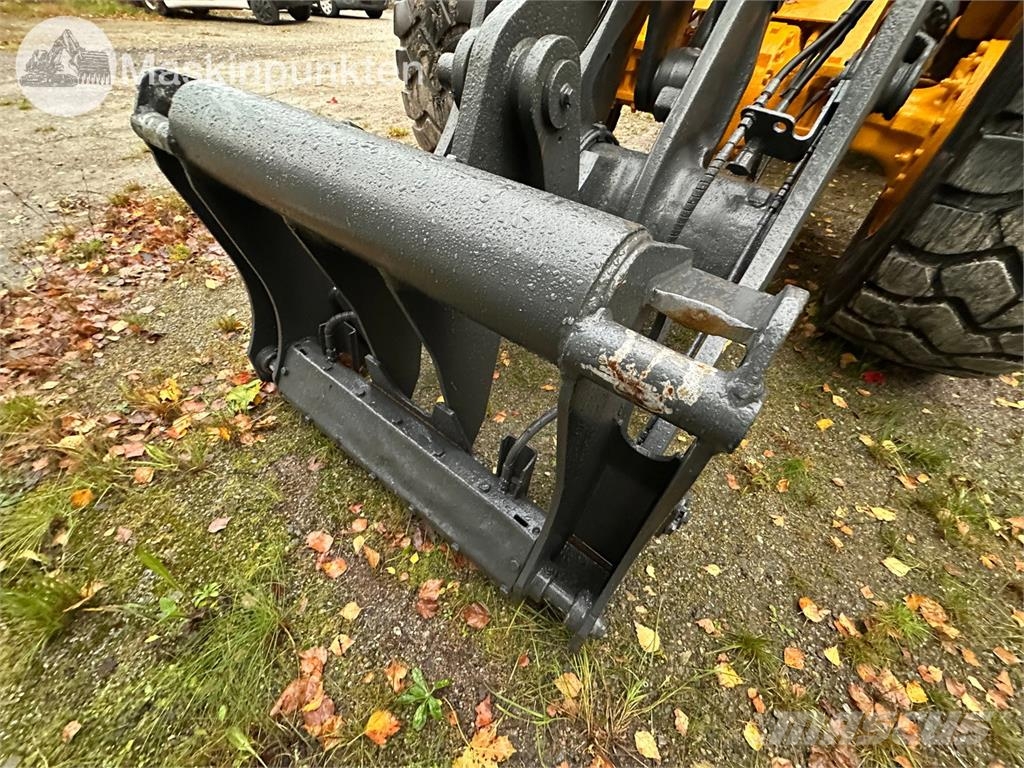 Volvo L70F Riteņu buldozeri