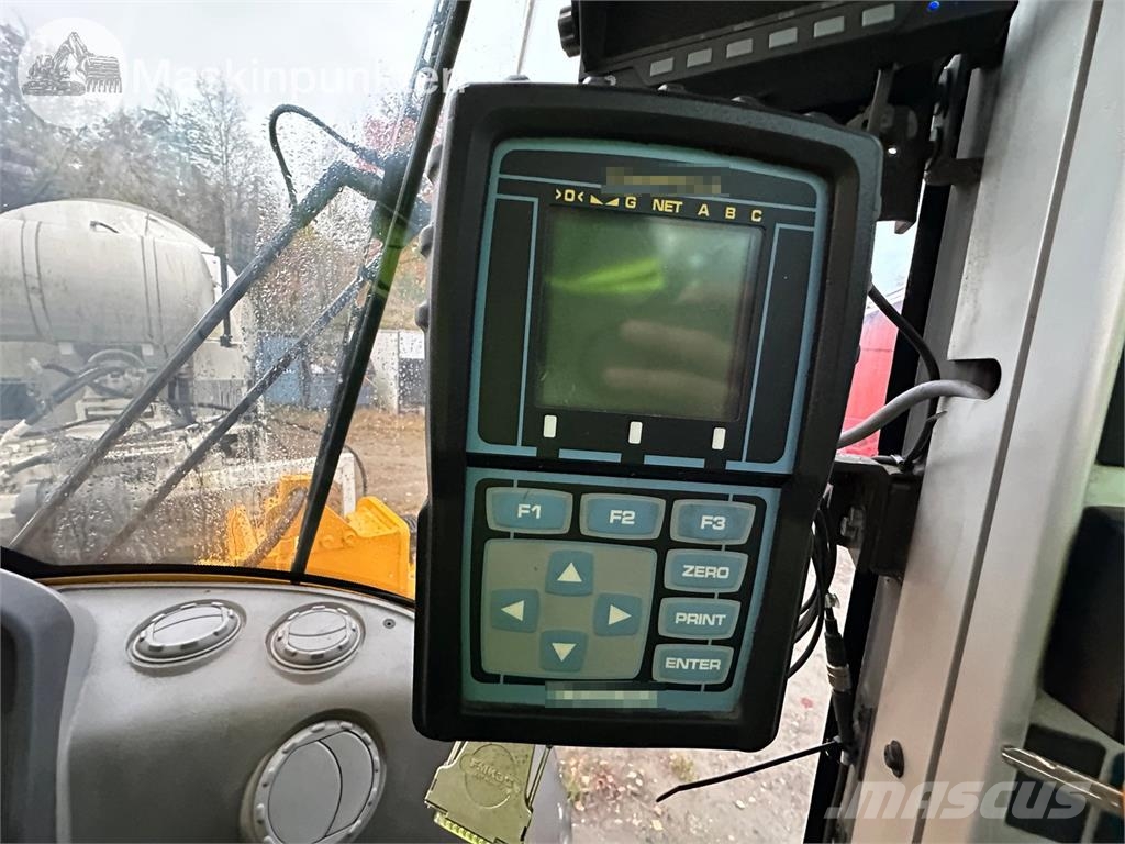 Volvo L70F Riteņu buldozeri