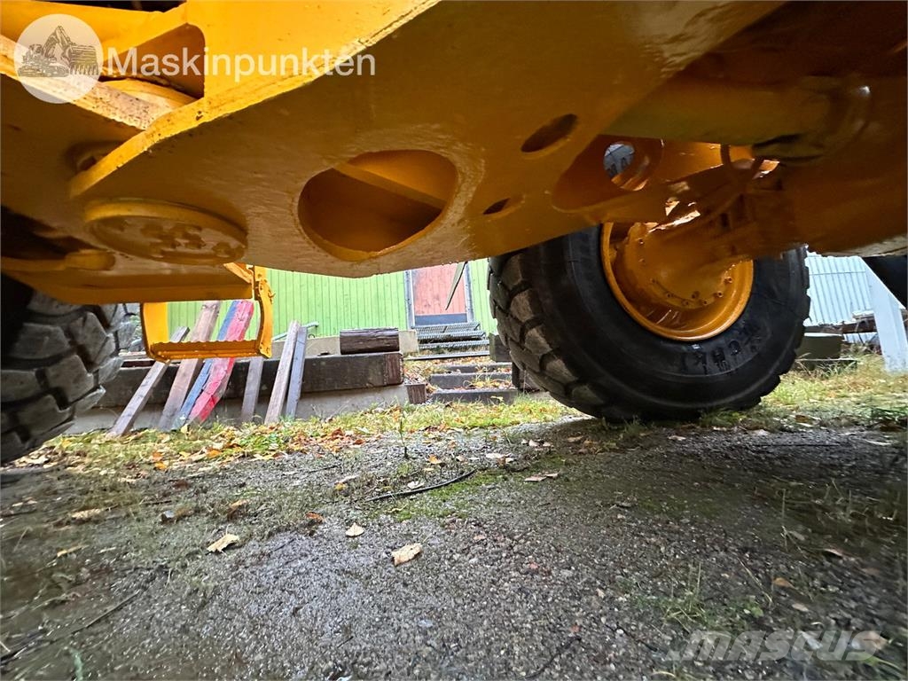 Volvo L70F Riteņu buldozeri