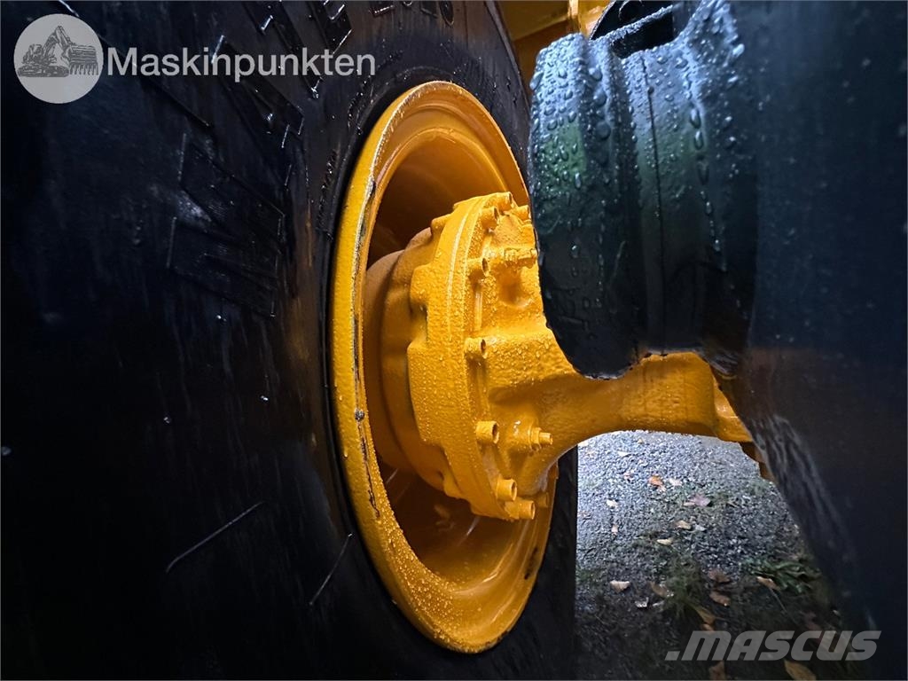 Volvo L70F Riteņu buldozeri