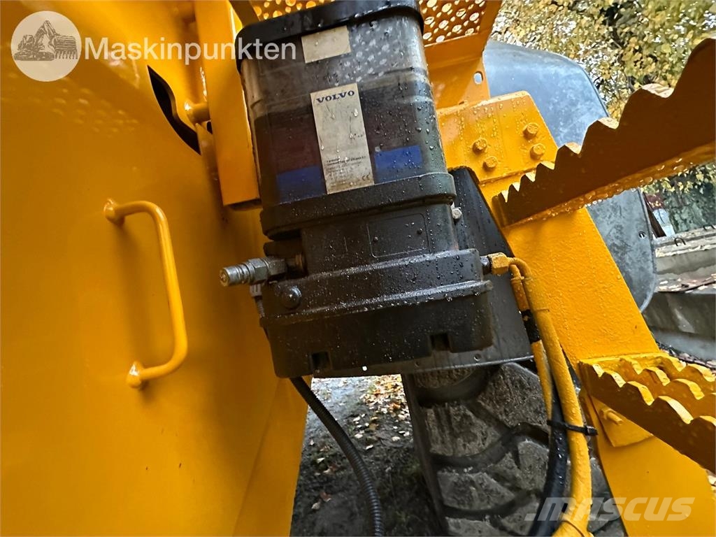 Volvo L70F Riteņu buldozeri