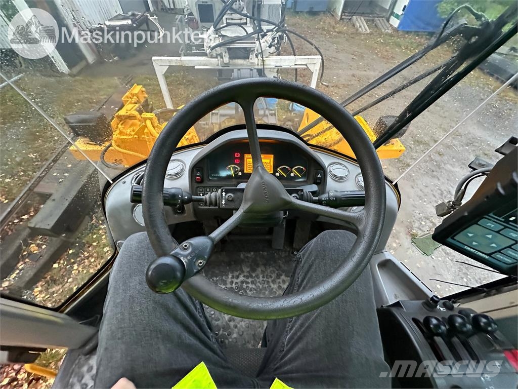 Volvo L70F Riteņu buldozeri