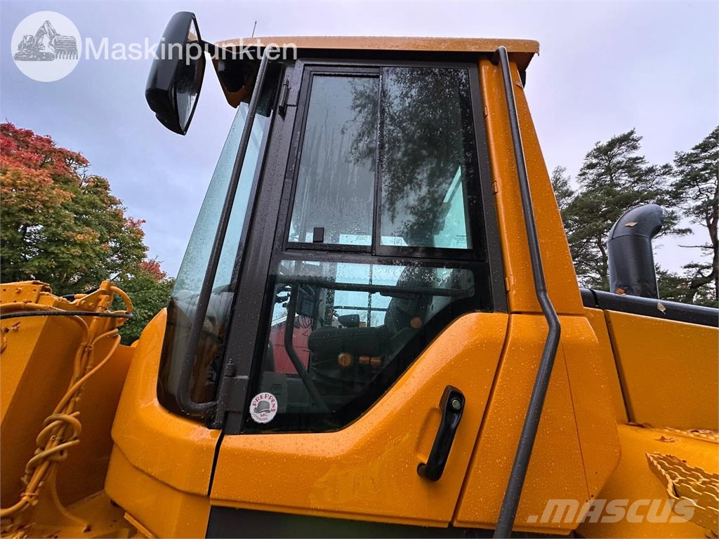 Volvo L70F Riteņu buldozeri