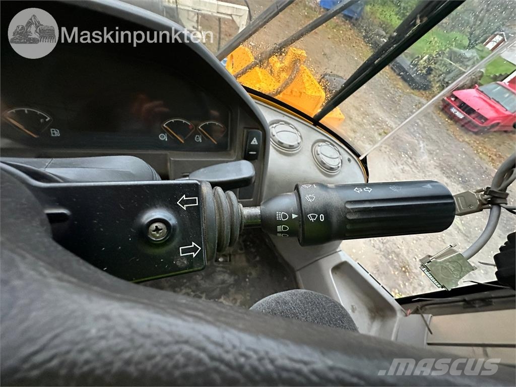 Volvo L70F Riteņu buldozeri
