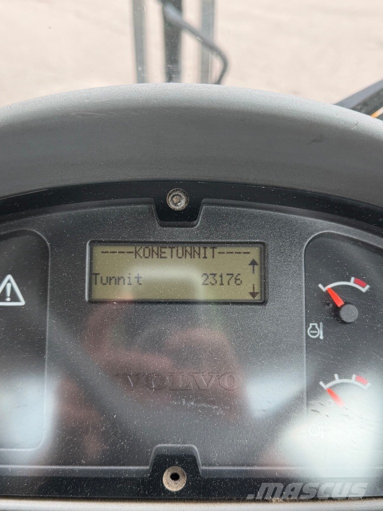 Volvo L 90 E Gumikerekes homlokrakodók