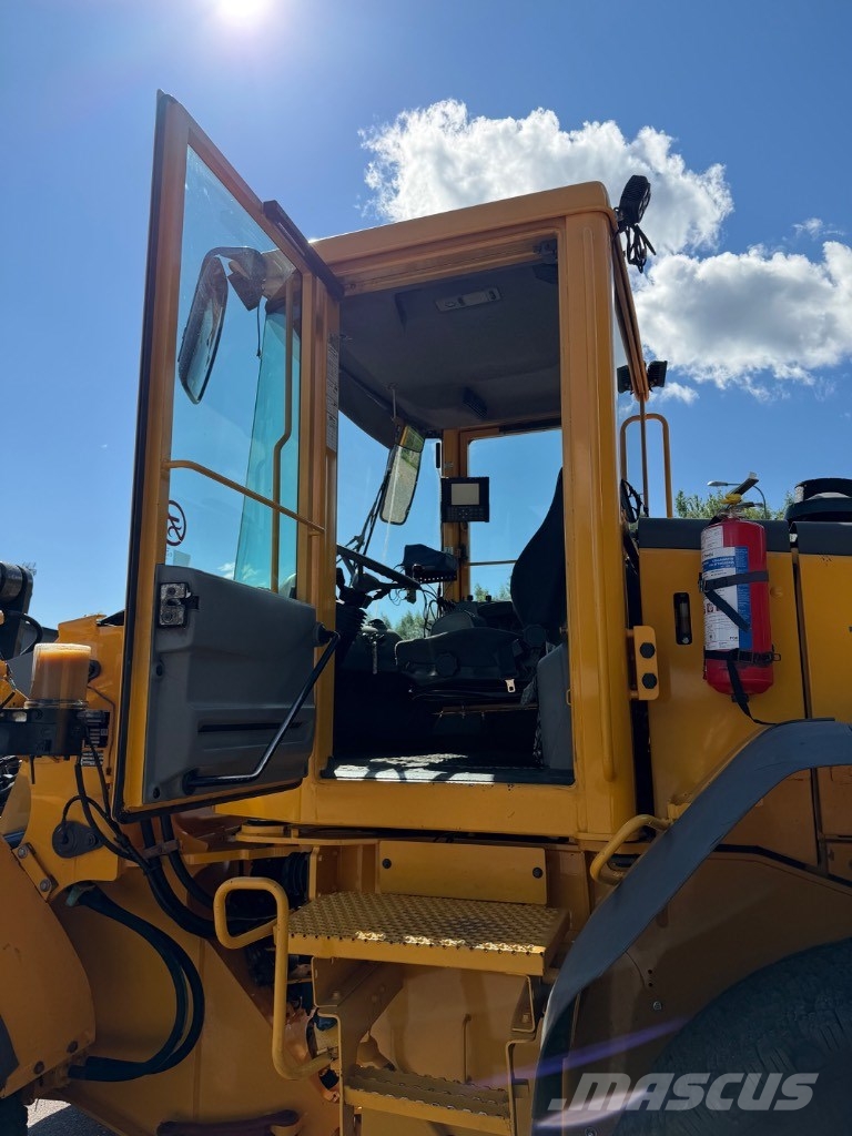 Volvo L 90 E Gumikerekes homlokrakodók