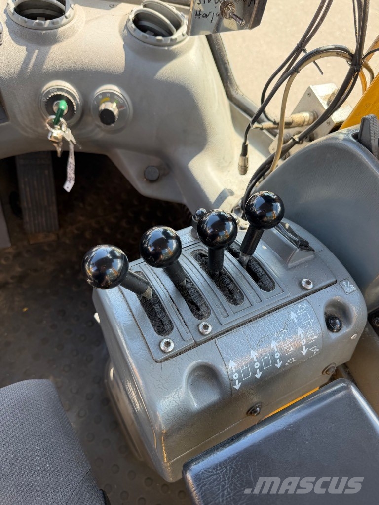 Volvo L 90 E Gumikerekes homlokrakodók