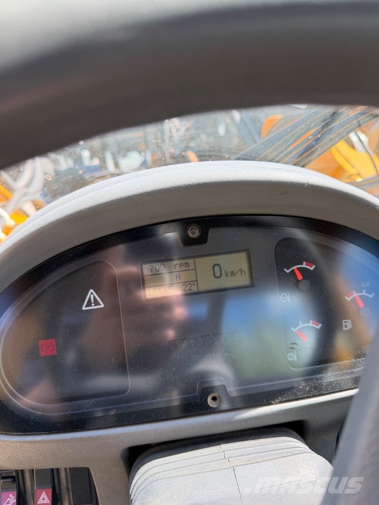 Volvo L 90 E Gumikerekes homlokrakodók
