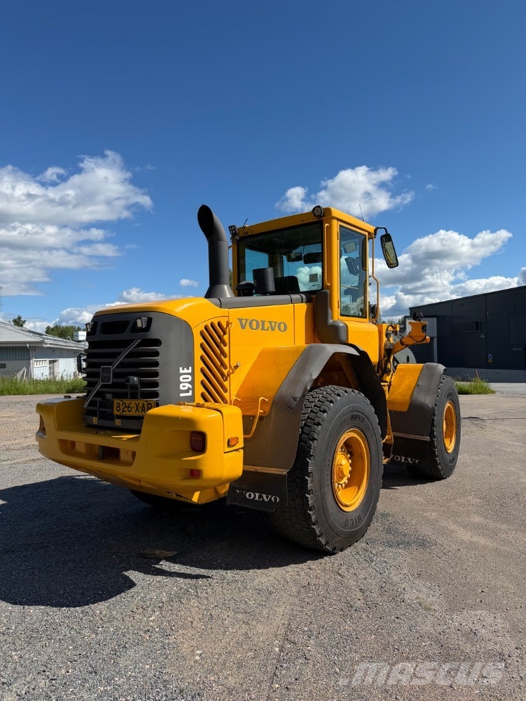 Volvo L 90 E Gumikerekes homlokrakodók