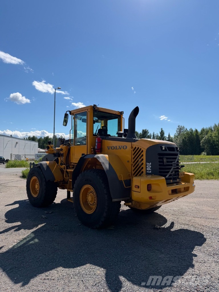Volvo L 90 E Gumikerekes homlokrakodók