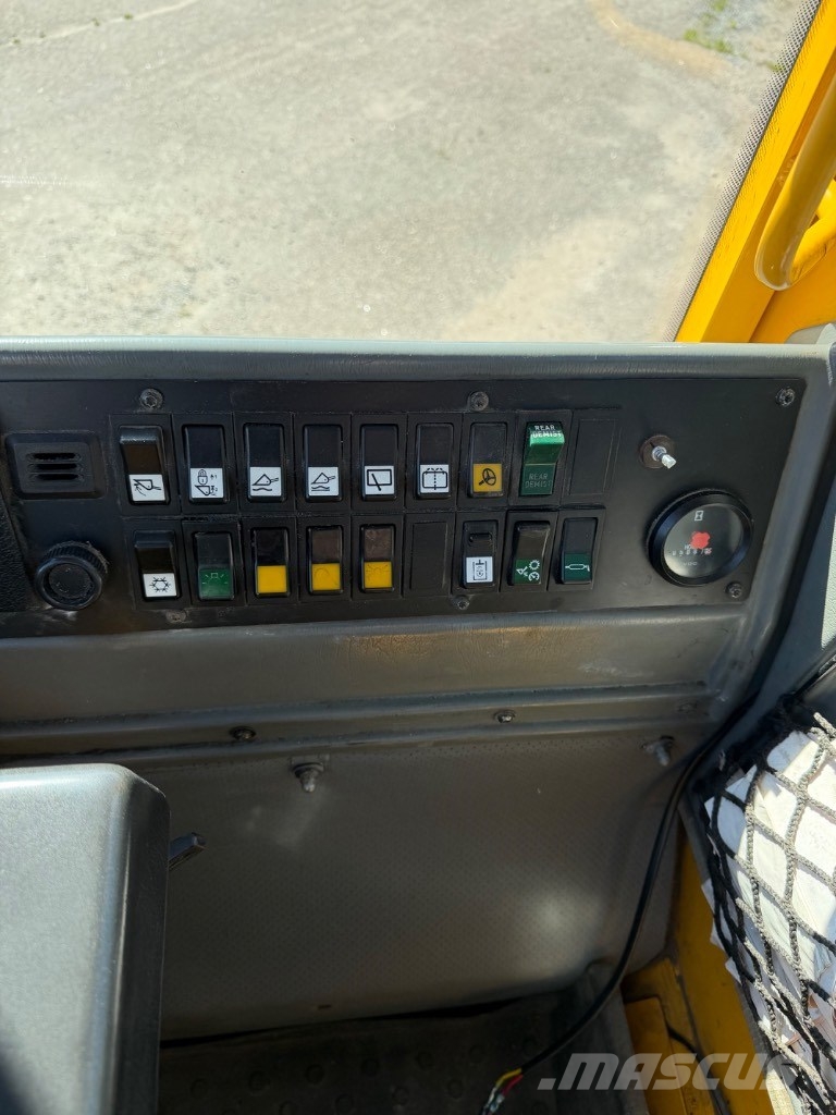 Volvo L 90 E Gumikerekes homlokrakodók