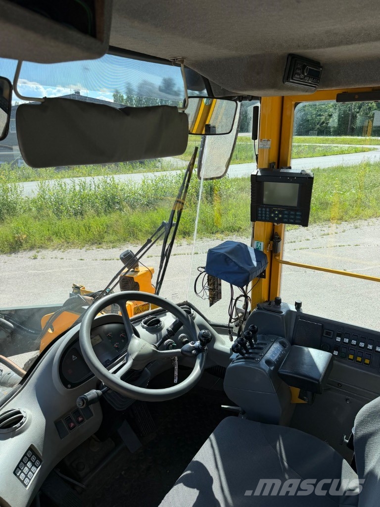 Volvo L 90 E Gumikerekes homlokrakodók
