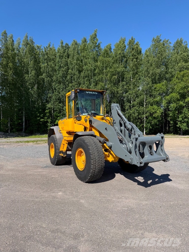 Volvo L 90 E Gumikerekes homlokrakodók