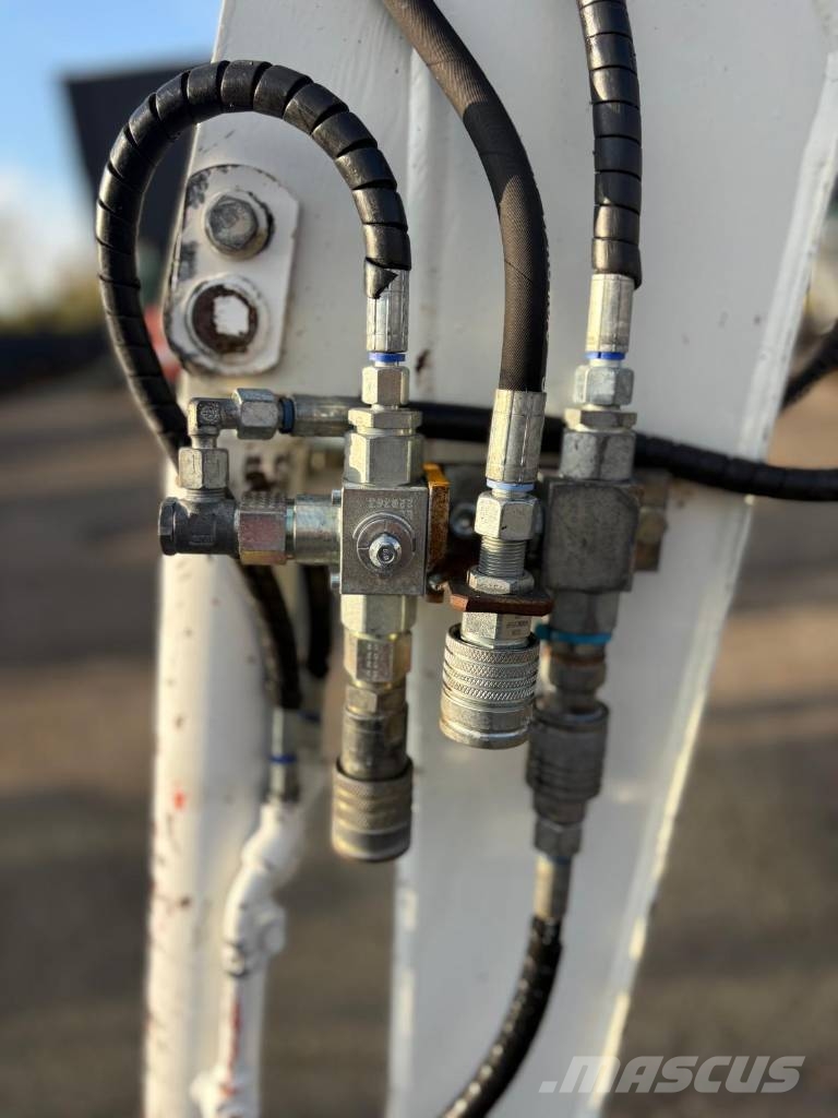 Hitachi ZX 18-3 CLR Mini bagri <7t