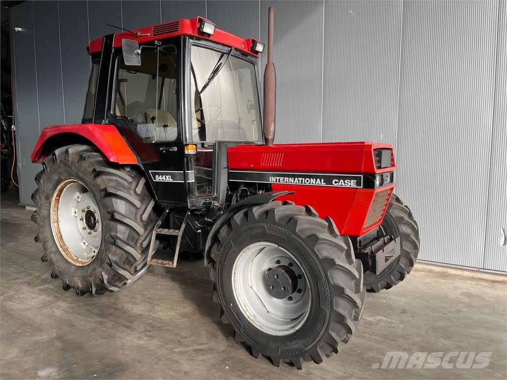 Case IH 844 XLA トラクター
