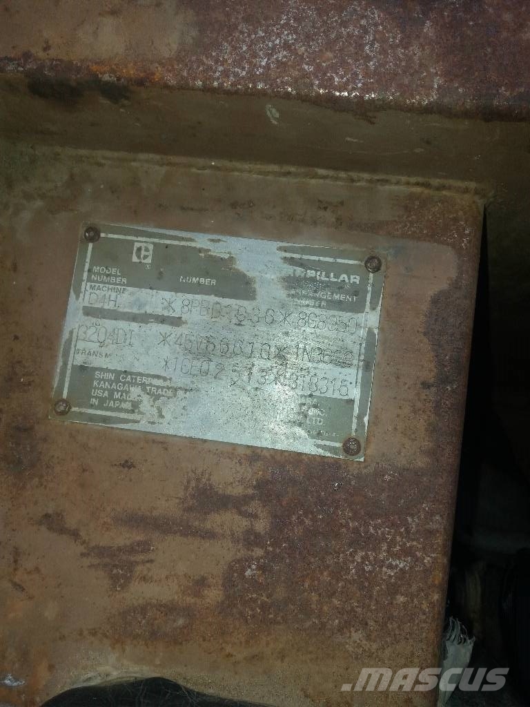 CAT D 4 H بلدوزرات مجنزرة