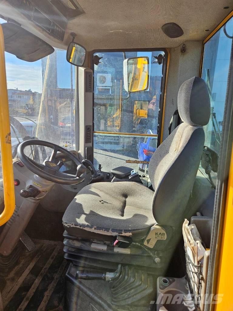 JCB 411 Iekrāvēji uz riteņiem