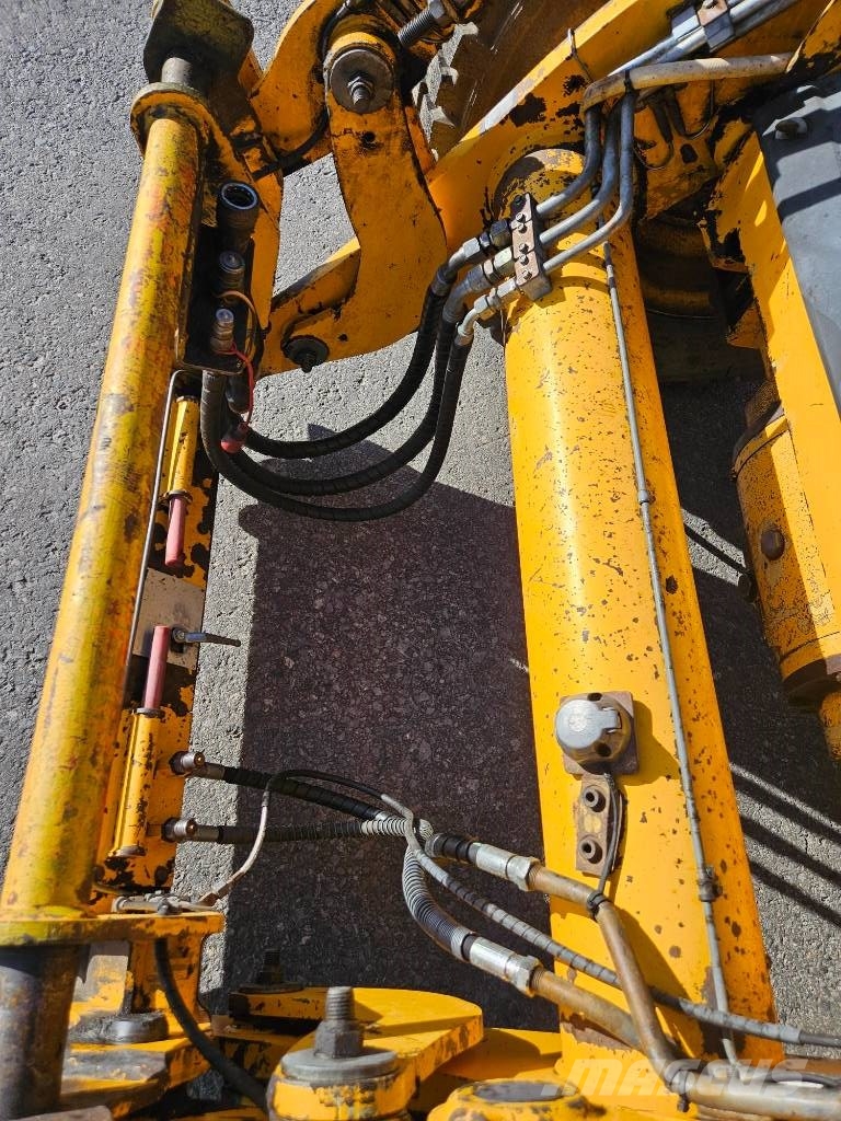 JCB 411 Iekrāvēji uz riteņiem