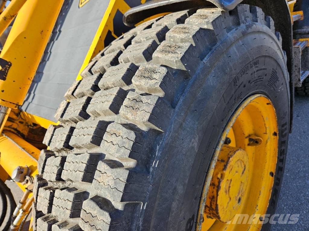 JCB 411 Iekrāvēji uz riteņiem