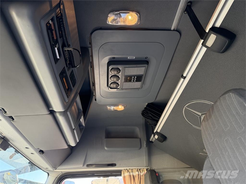 Mercedes-Benz Atego VIN 770 048 篷布卡車