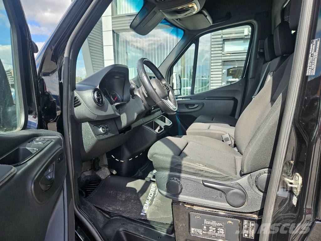 Mercedes-Benz Sprinter 317 RWD شاحنة مقفلة
