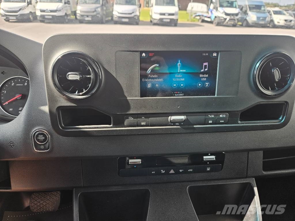 Mercedes-Benz Sprinter 317 RWD شاحنة مقفلة