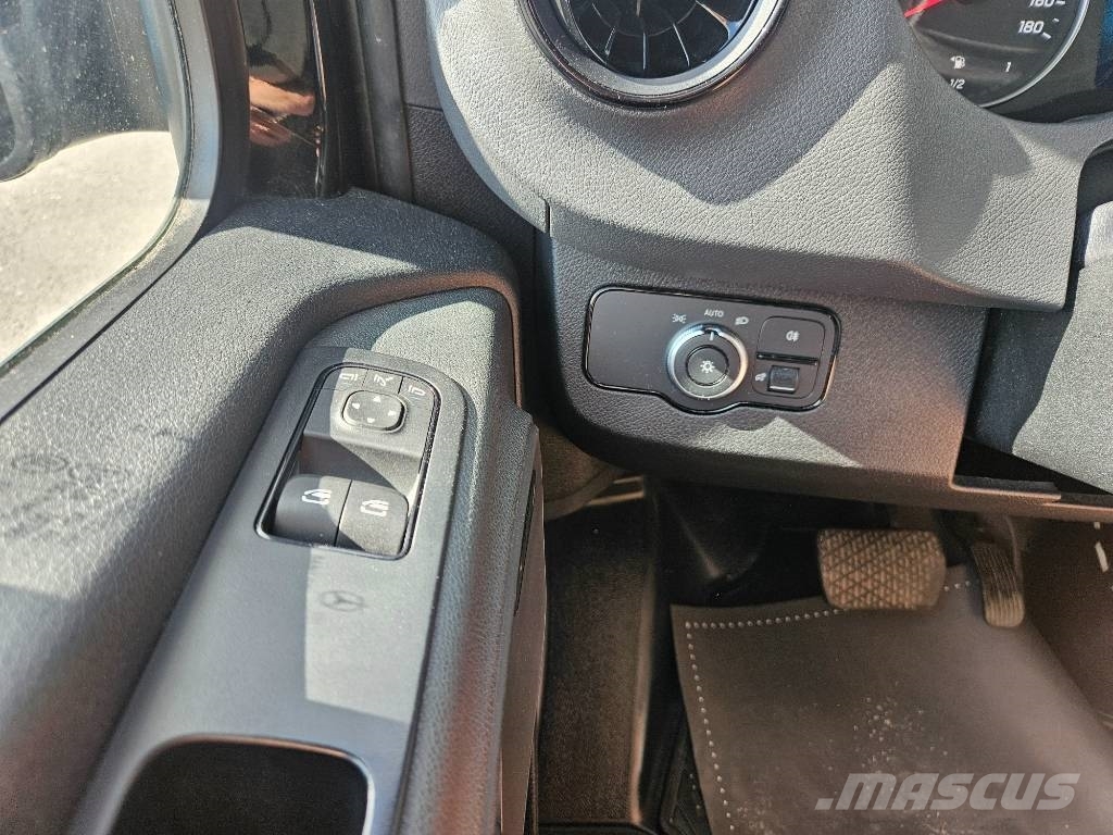 Mercedes-Benz Sprinter 317 RWD شاحنة مقفلة