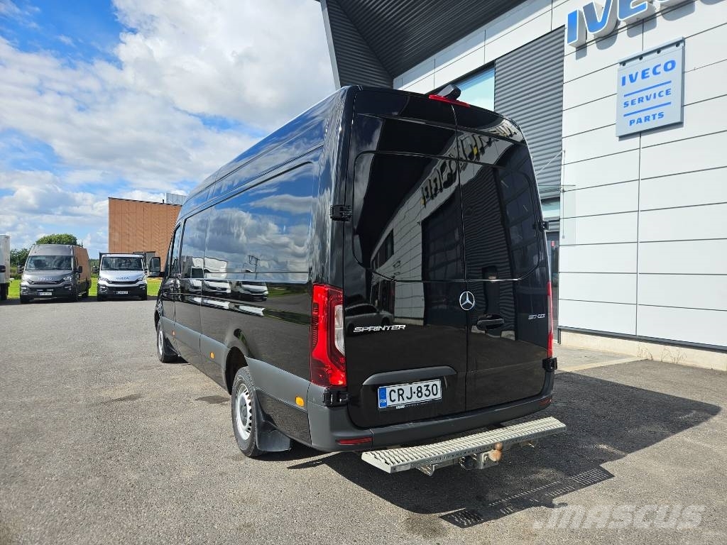 Mercedes-Benz Sprinter 317 RWD شاحنة مقفلة
