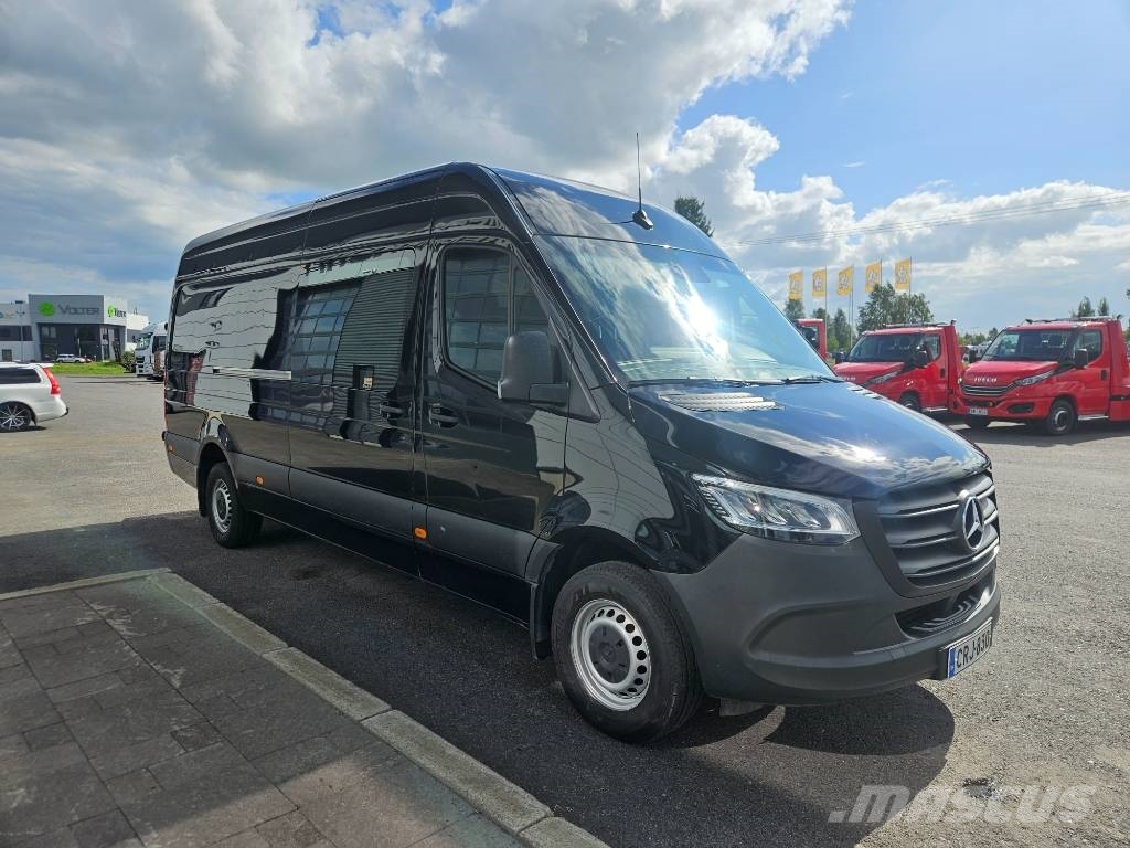 Mercedes-Benz Sprinter 317 RWD شاحنة مقفلة