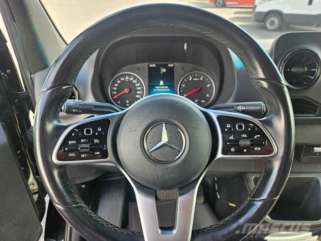 Mercedes-Benz Sprinter 317 RWD شاحنة مقفلة