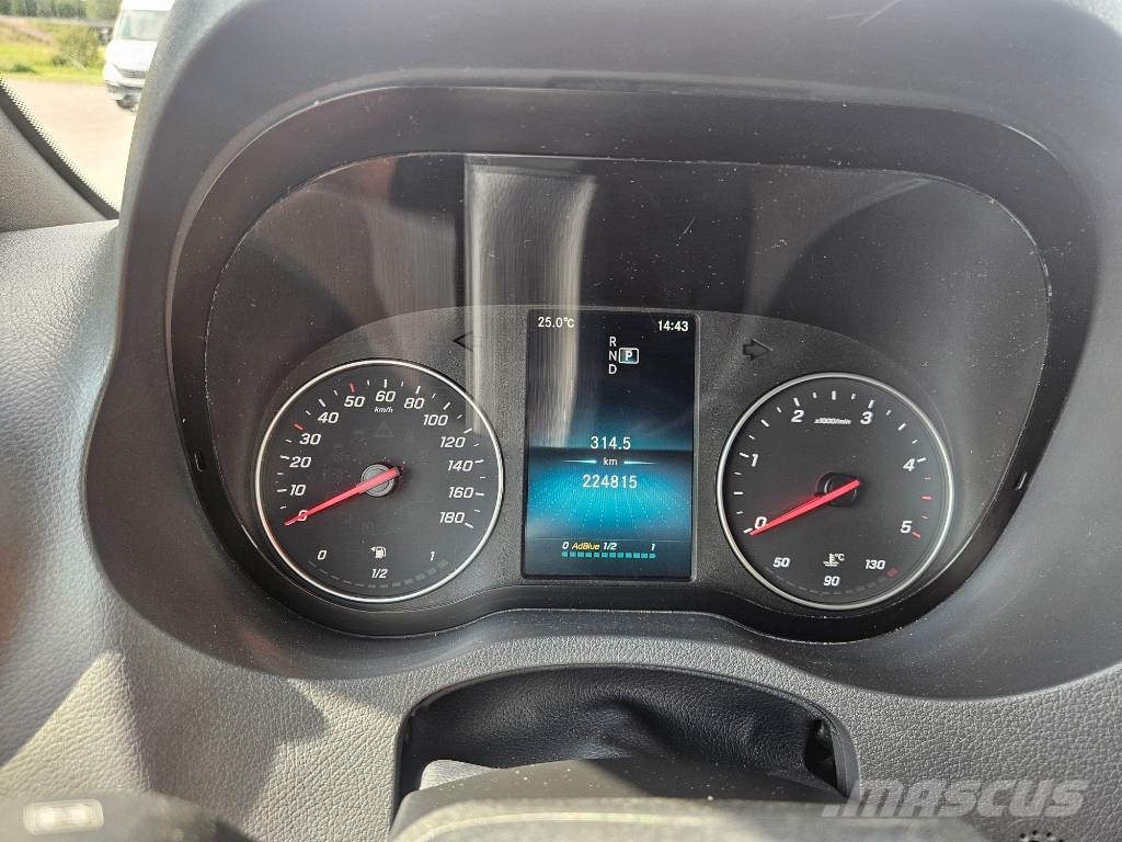 Mercedes-Benz Sprinter 317 RWD شاحنة مقفلة