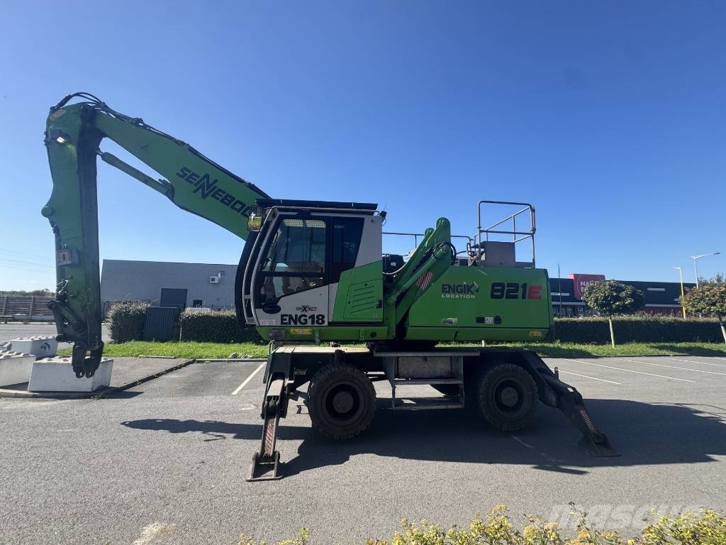 Sennebogen 821 E Excavadoras de ruedas