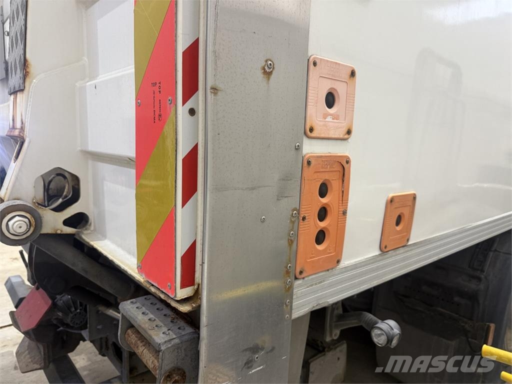 Scania P360 Camiones con caja de remolque