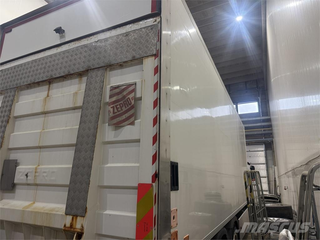 Scania P360 Camiones con caja de remolque
