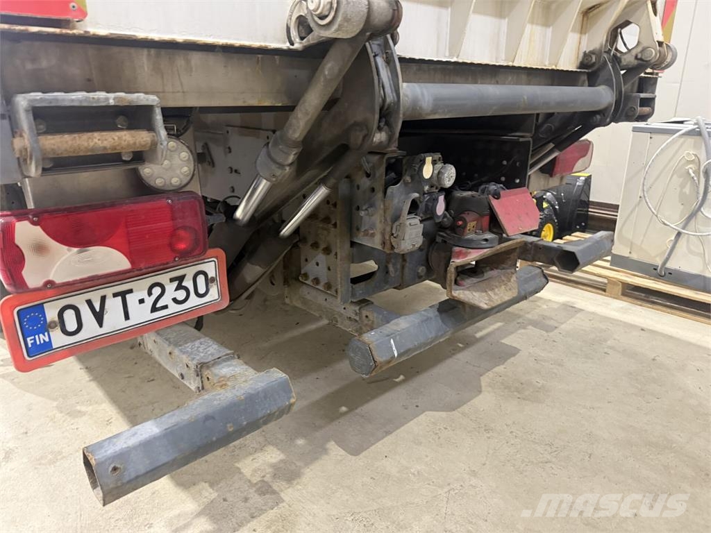 Scania P360 Camiones con caja de remolque